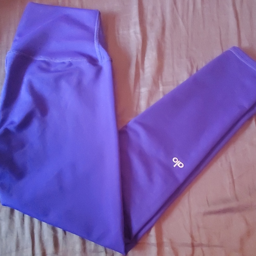 Alo Yoga high waist 7/8 sapphire color.
